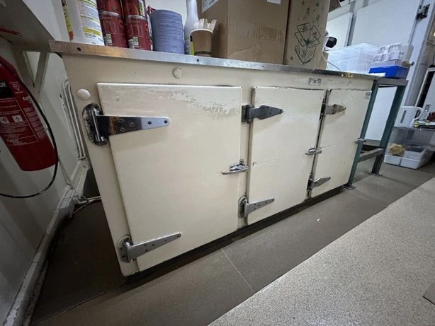 JPS Chartered Surveyors - Contents of Bakers/Confectioners | Floor Standing Mixers | Automatic Pie Machines | Dough Sheeters | Fridges/Freezers | Preparation Tables - Auction Image 4